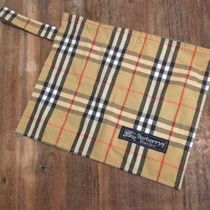 Burberrys’ Traveller Cloth Bag